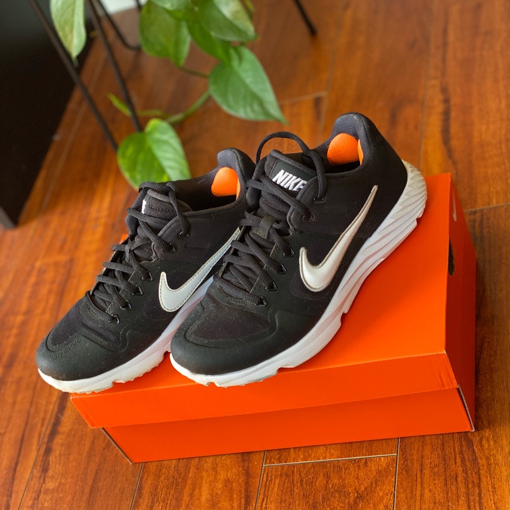 Like New: Alpha Huarache Elite 2 Turf Cleats